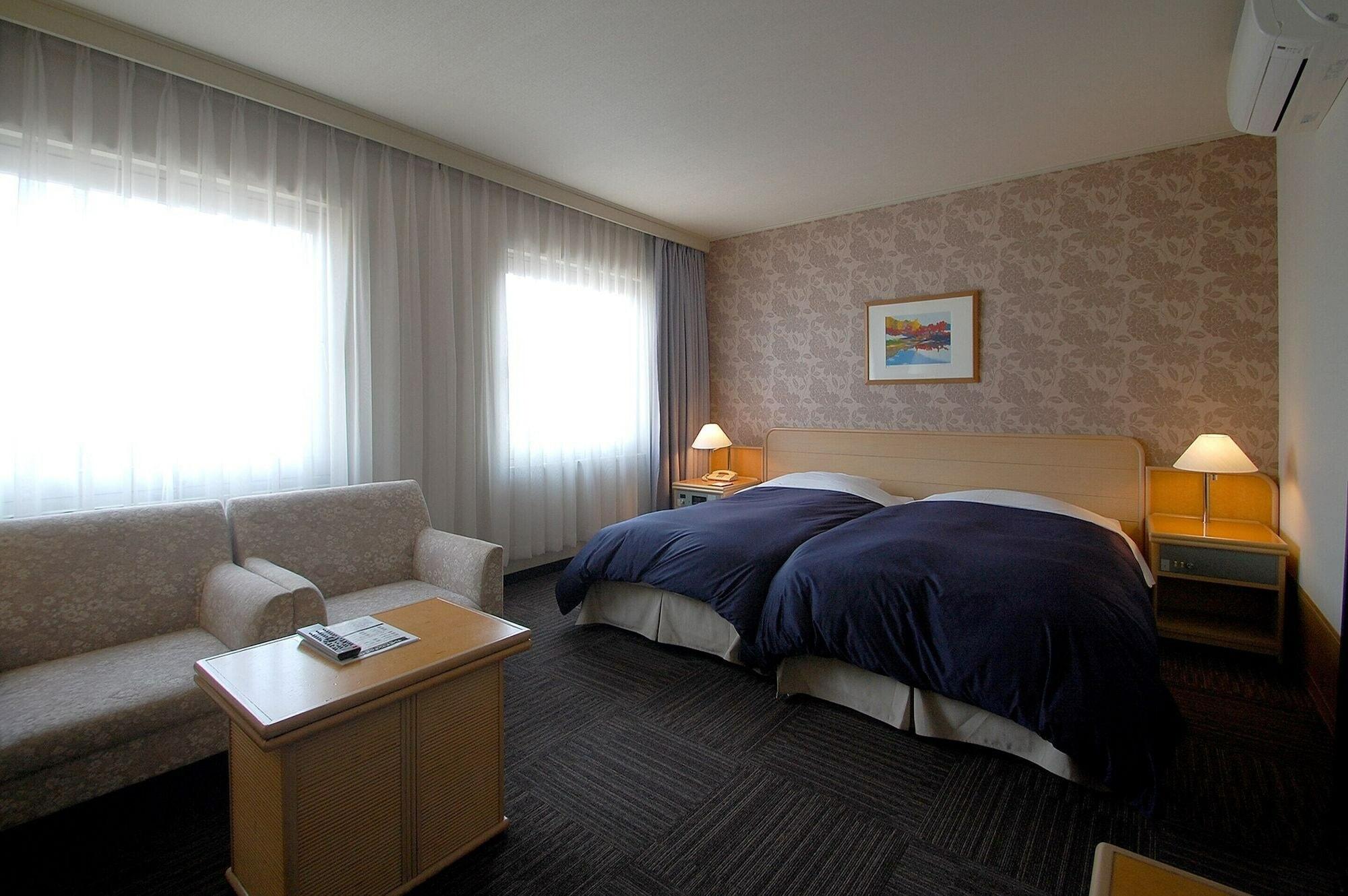 Hotel Excel Okayama Bagian luar foto